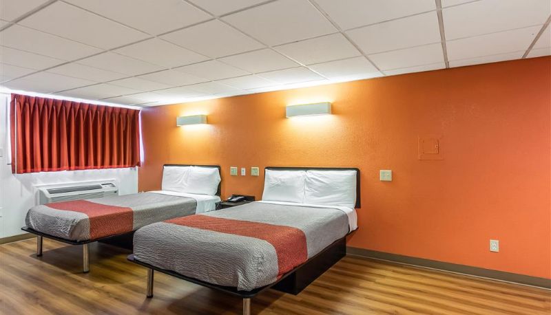 Room - NJ Motel 6 Newark