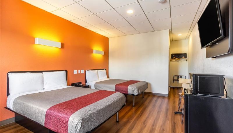 Room - NJ Motel 6 Newark