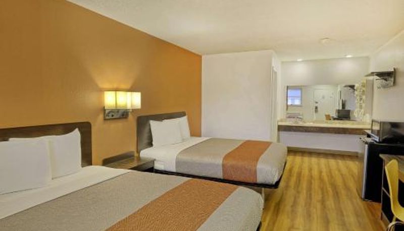 Oda - Motel 6 Sullivan MO