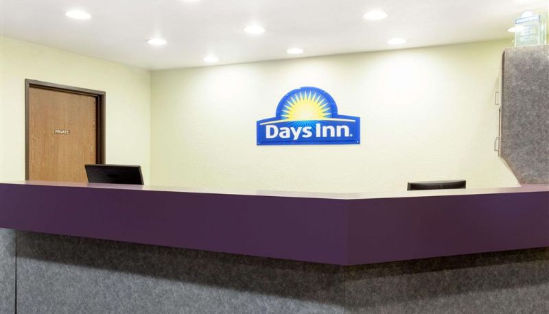 Lobby - Days Inn by Wyndham Missoula Airport