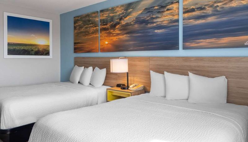 Zimmer - Days Inn by Wyndham Neenah