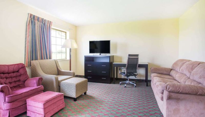 Zimmer - Days Inn by Wyndham Lexington NE