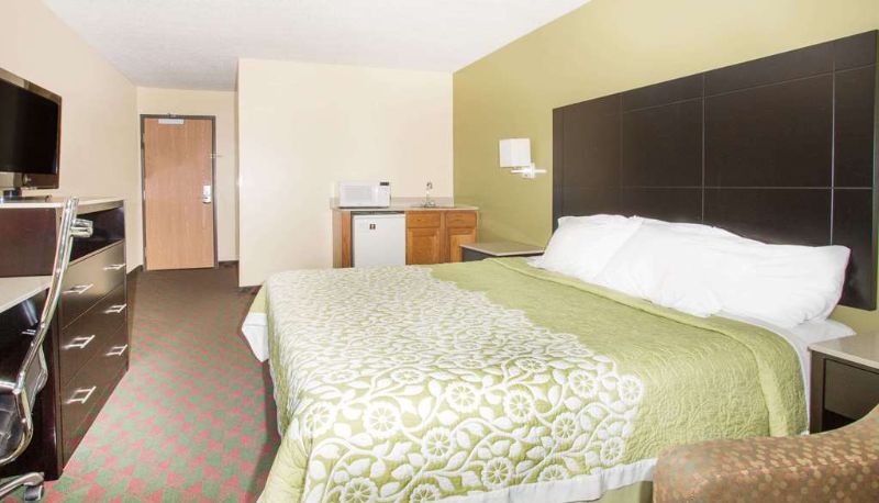 Room - Days Inn by Wyndham Lexington NE