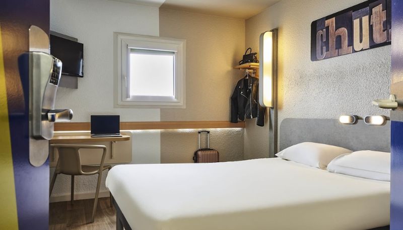 Camera standard - ibis budget Versailles Chateau Saint Cyr