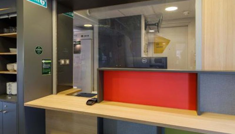Reception - B&B HOTEL Moulins