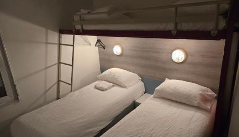 Chambre triple - Brit Hotel Essentiel Poitiers Gare du Futuroscope
