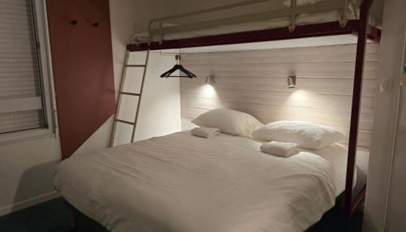 Chambre Familiale - Brit Hotel Essentiel Poitiers Gare du Futuroscope