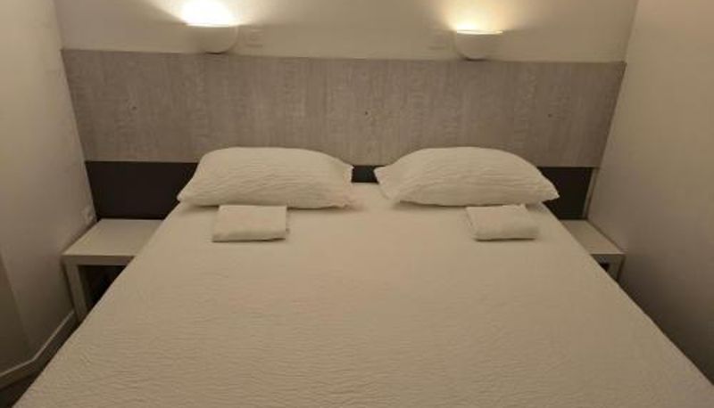 Chambre - Brit Hotel Essentiel Poitiers Gare du Futuroscope