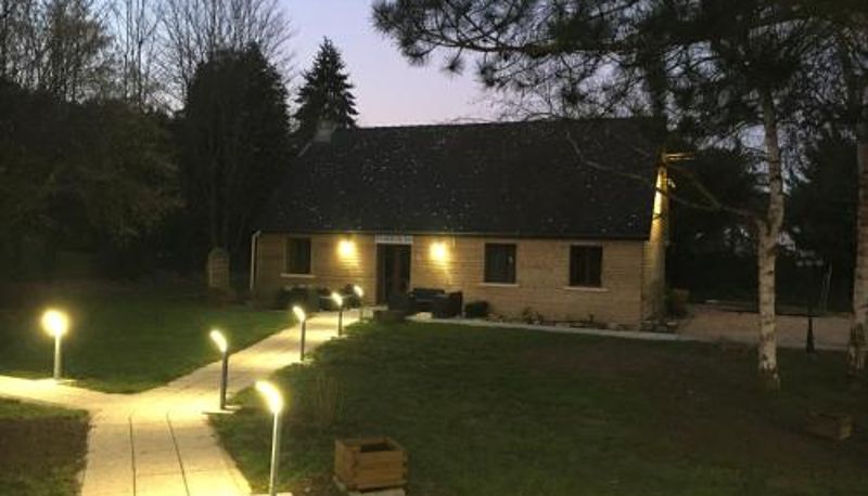 Zewnętrzna część hotelu - Logis Hotel Le Val Sarah