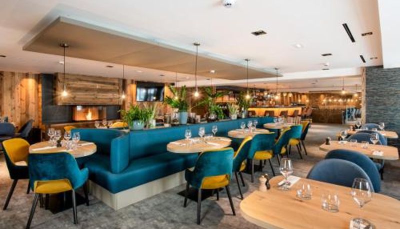 Frukostrum i restaurangen - Manali Lodge by Alpine Resorts