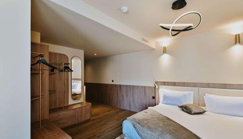 Info - Keystone Hotel & Spa Lyon - Handwritten Collection