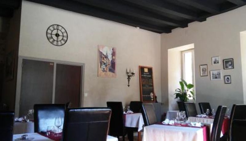 Ontbijtzaal in het restaurant - Logis Le Relais du Chapeau Rouge