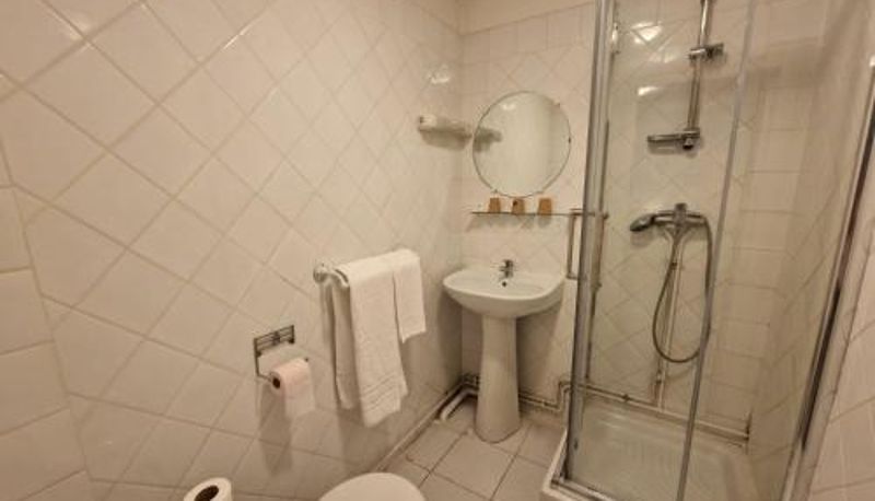 Bathroom - Aux Trois Rois