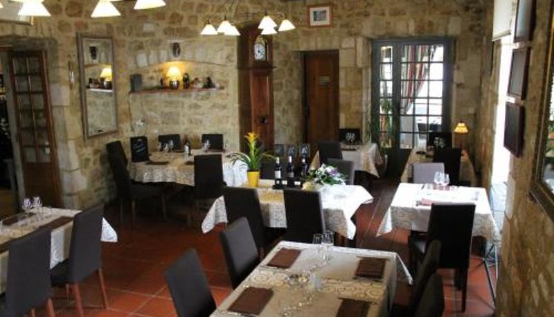 Sala śniadaniowa w restauracji - Logis Hotels- Auberge de la Tour - Hôtel et restaurant