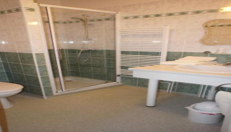 Badezimmer - Auberge De Raulhac
