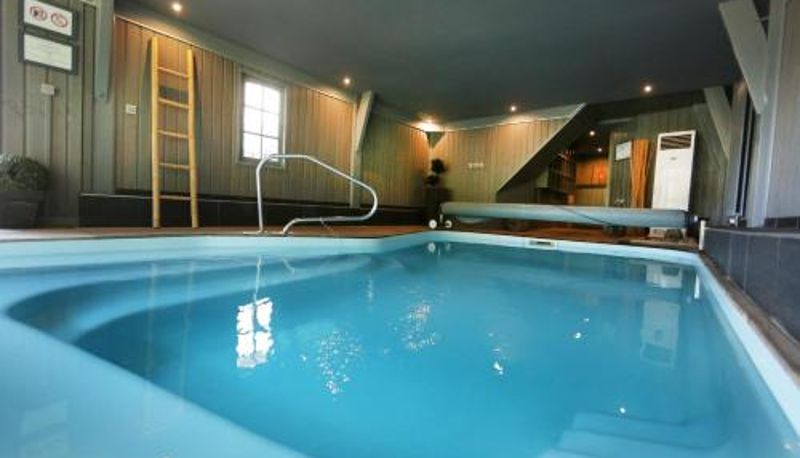 Piscina - Bains Nordiques & Vue Pyrénées  Piscine Intérieure Solayan Nature & Spa