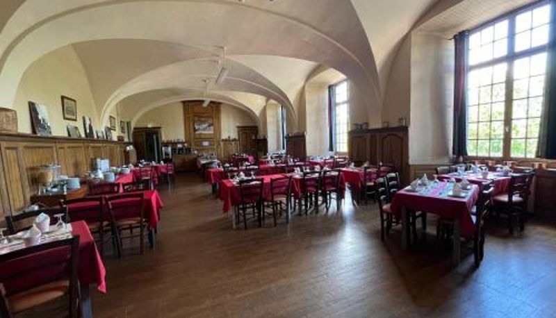 Sala śniadaniowa w restauracji - Logis Hôtel Ancien Grand Séminaire