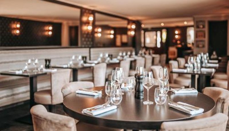 Frühstücksraum innerhalb des Restaurants - Le Coq Hardi
