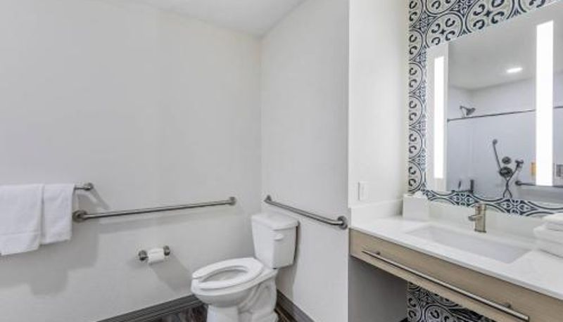 Badezimmer - an Ascend Collection Hotel Hillstone Inn Tulare