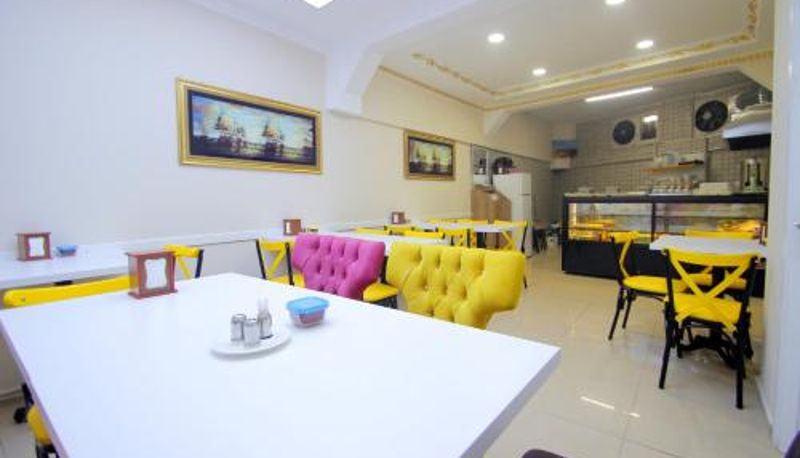 Salle de petit-déjeuner dans le restaurant - Grand FM Hotel
