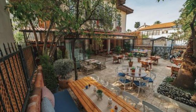 Salle de petit-déjeuner dans le restaurant - Sofa Hotels Kaleiçi