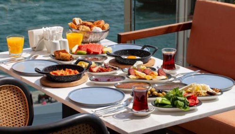 Frühstücksraum innerhalb des Restaurants - The Wings Hotels Karakoy