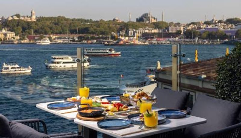 Frühstücksraum innerhalb des Restaurants - The Wings Hotels Karakoy