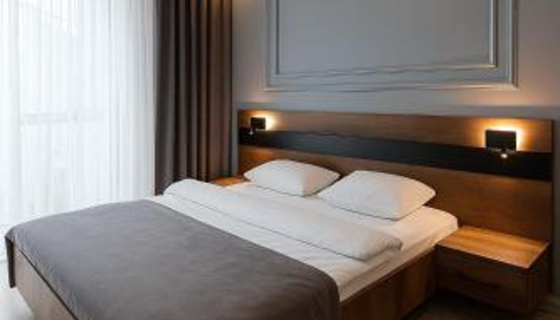Info - On4 Rooms & Suites