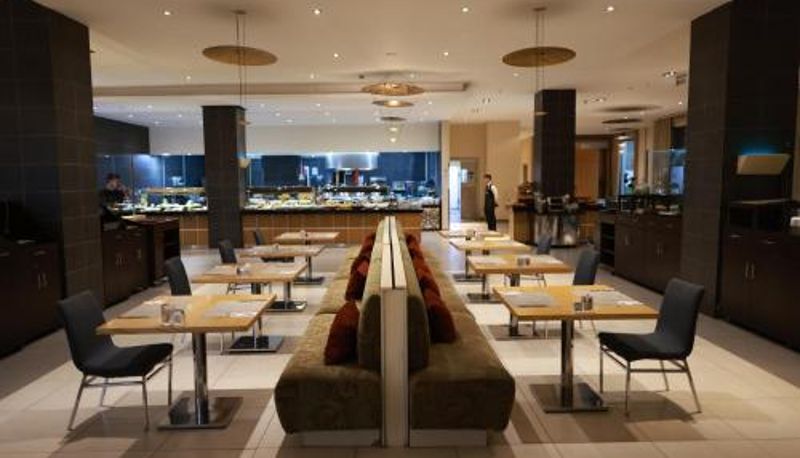 Ontbijtzaal in het restaurant - ADM Grand Hotel