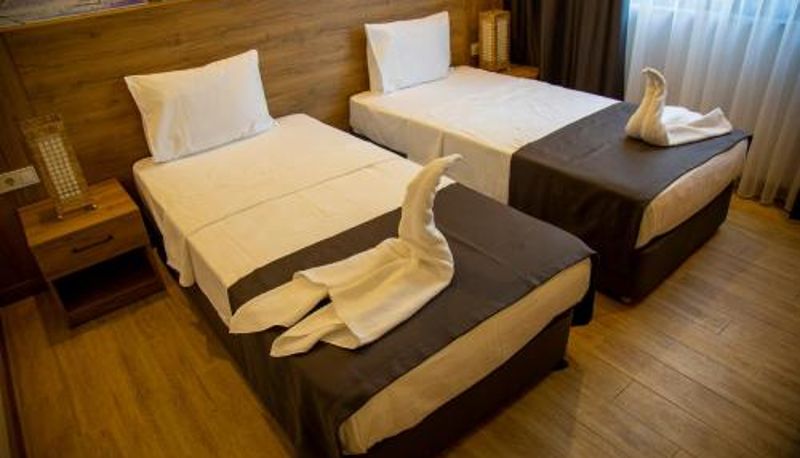 Camera - Golden World Suite Hotel