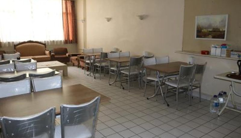 Salle de petit-déjeuner dans le restaurant - Zafer Hostel