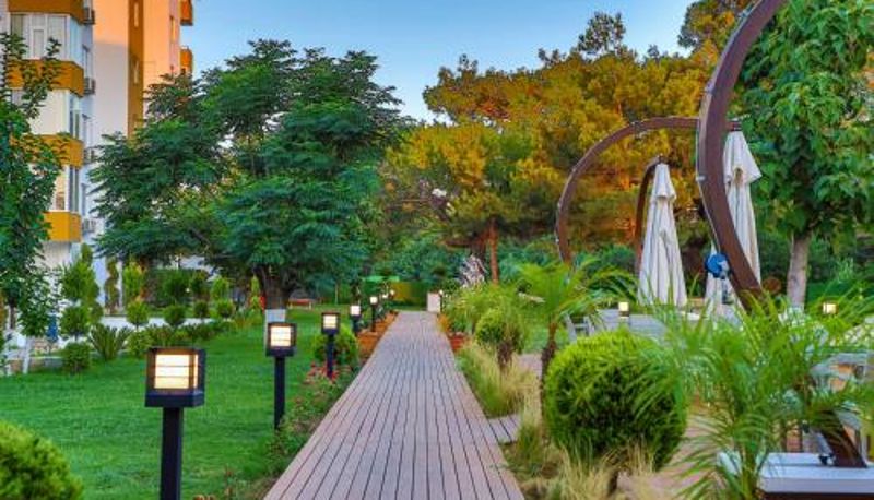 Buitenruimte van het hotel - Lara Garden Hotel