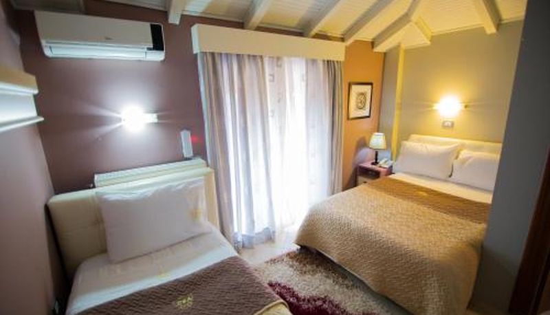 Info - DEA Hotel 2002