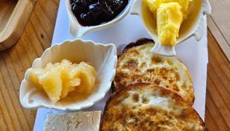 Frühstücksraum innerhalb des Restaurants - Bujtina Zejtaria Agroturizem