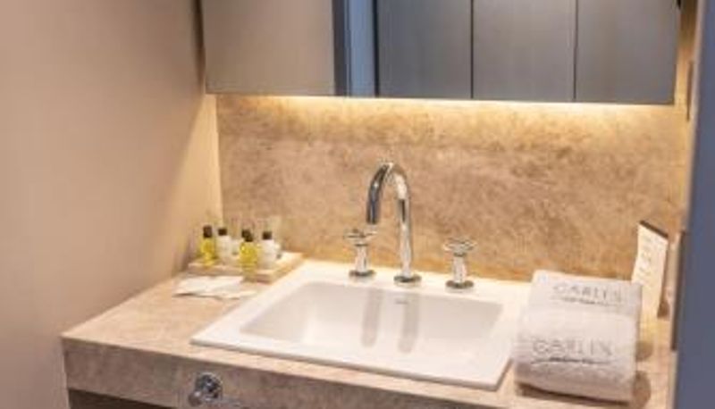 Badezimmer - Carles Hotel