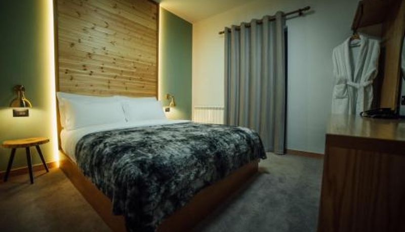 Info - Hotel Kulla e Bajraktarit