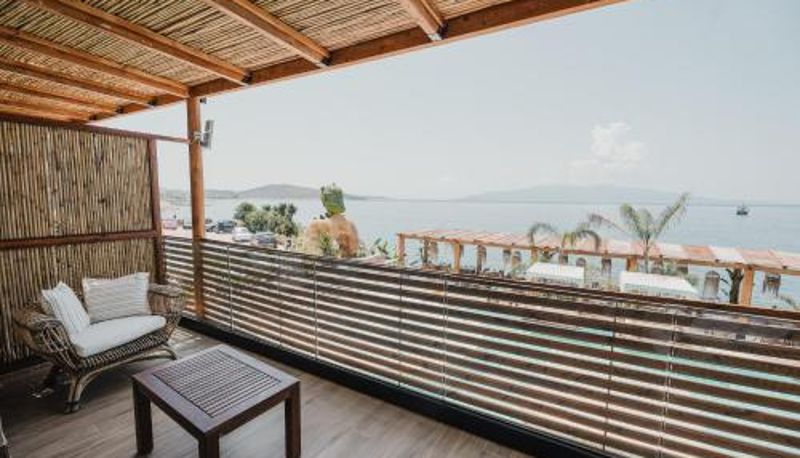 Vista - Lost Seaside Hotel