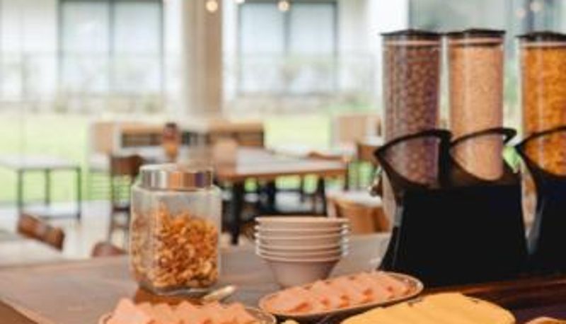 Sala de desayunos dentro del restaurante - AKEN MIND La Urumpta Hotel
