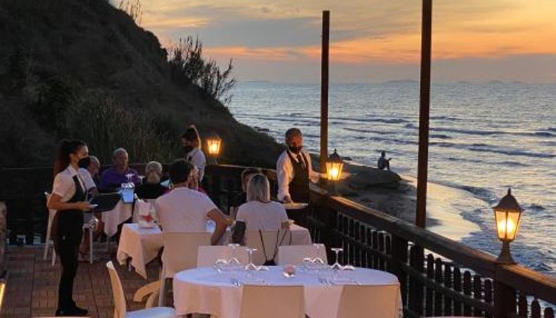 Sala śniadaniowa w restauracji - La Locanda del Mare