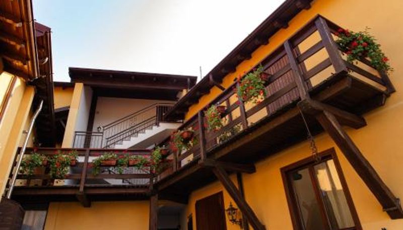 Bilgi - LA CORTE SUL LAGO