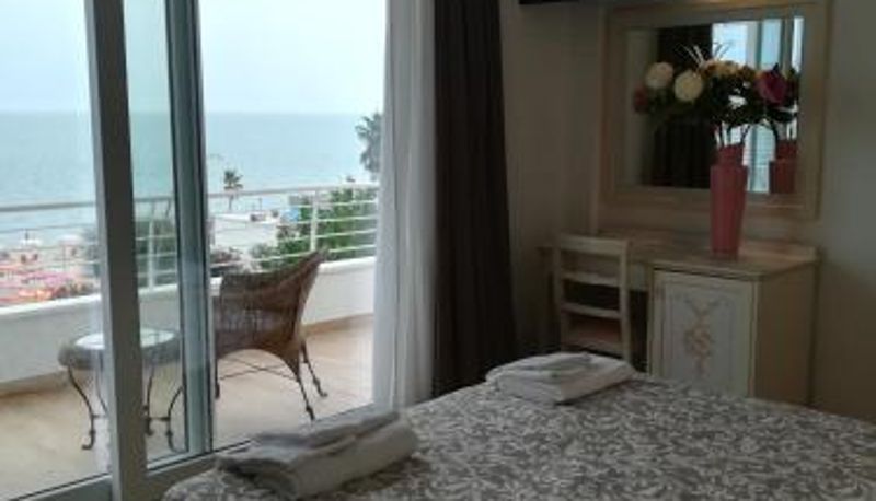 Room - Hotel Flora