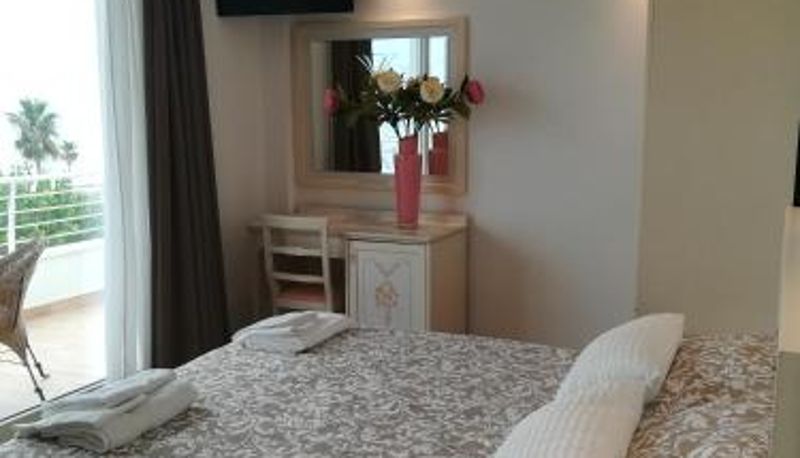 Room - Hotel Flora