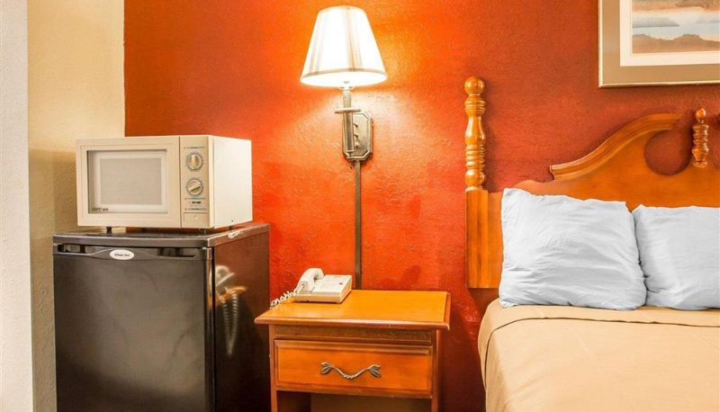 Room - Rodeway Inn Montpelier