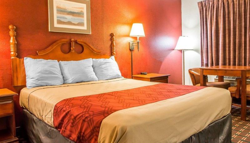 Room - Rodeway Inn Montpelier