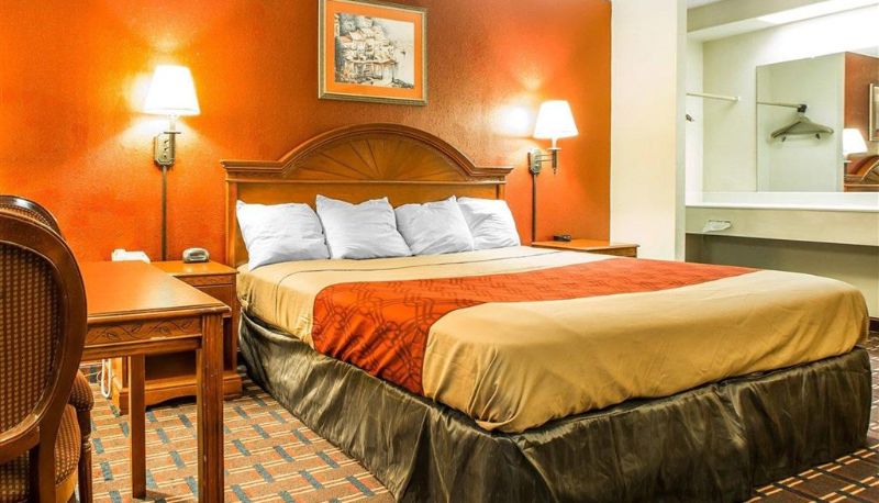 Room - Rodeway Inn Montpelier