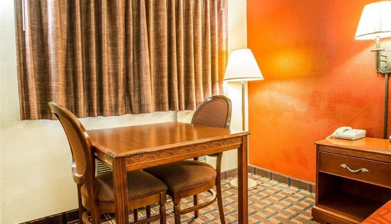 Room - Rodeway Inn Montpelier