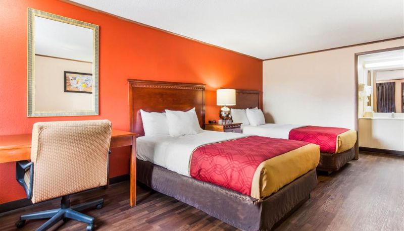 Zimmer - Econo Lodge
