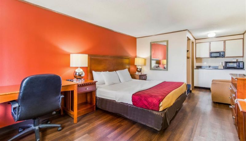 Zimmer - Econo Lodge