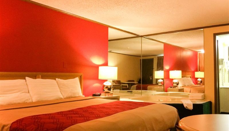 Zimmer - Econo Lodge