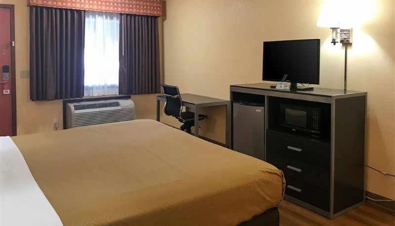 Camera - Econo Lodge Purcell